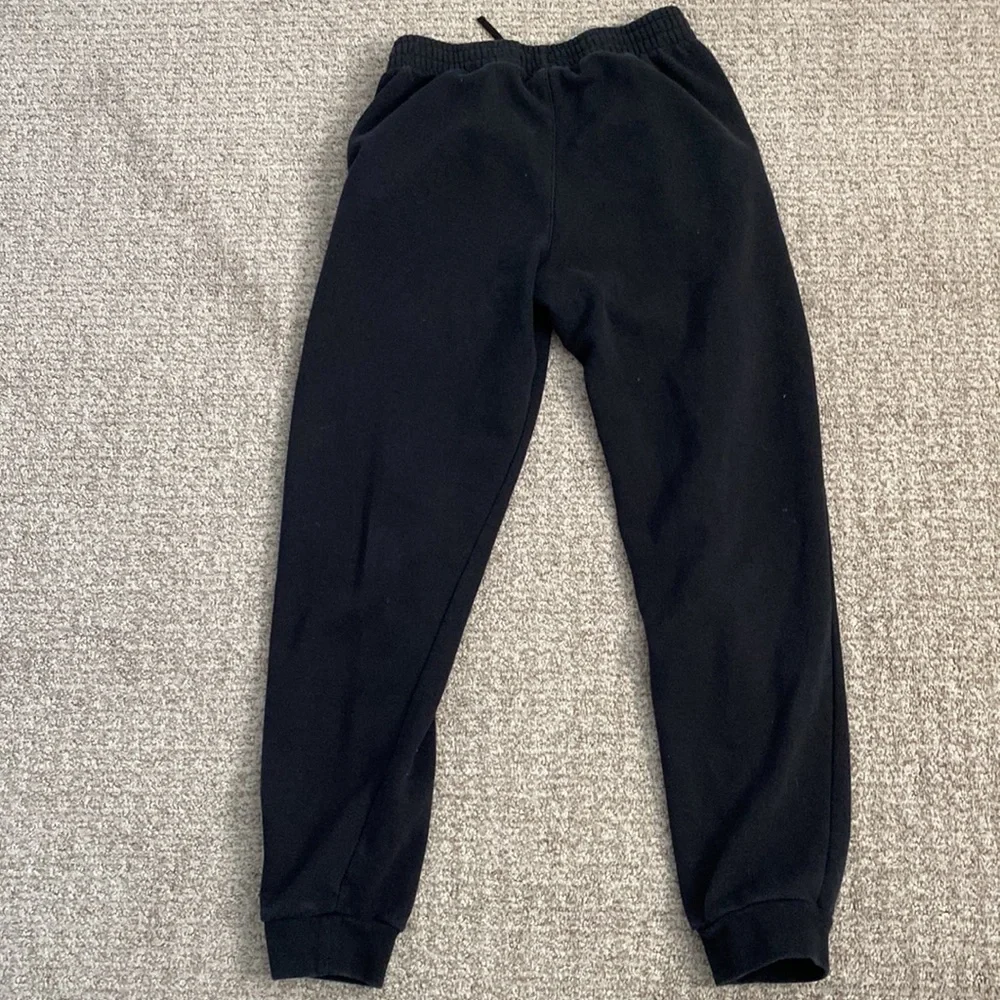 Kids Boys XL Adidas Black Fleece Joggers with Elastic Cuffs and Relaxed Fit